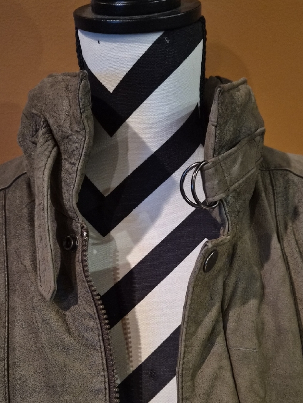 Men's Brown Leather Jacket - Picture 3 of 8
